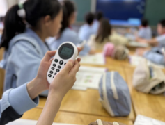 学生们则需求自主判断其是否契合自己的需求并进一步提出修改