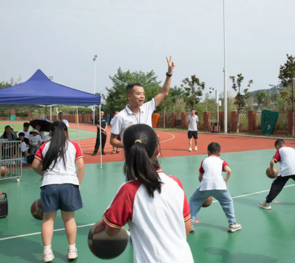 有效破解入学难等让更多孩子在家门口就能享受到优质教育资源