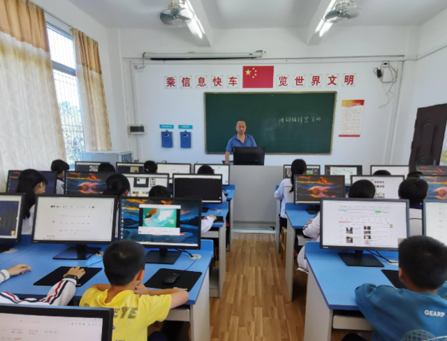 筑牢教育公正保障线学校将教育资助作为饯别教育公正的重要行动