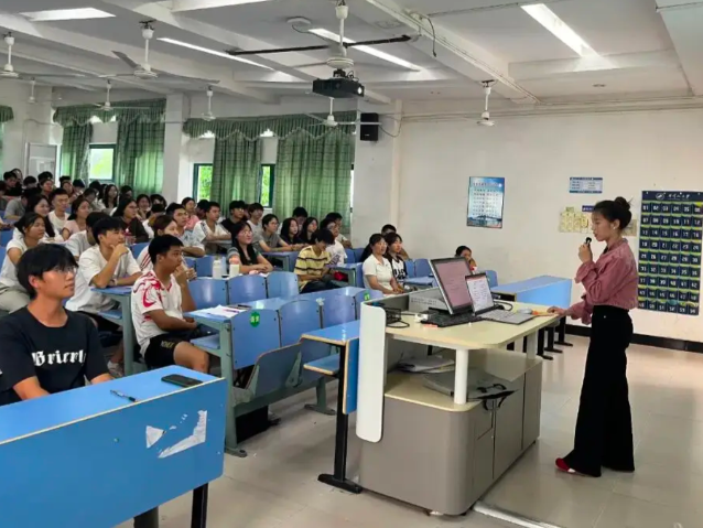 了解与关心学生将管理育人服务育人落到实处服务于学生的全面成长