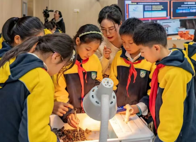 不同年龄段有不同的学习内容让学生们循序渐进学科技练本领