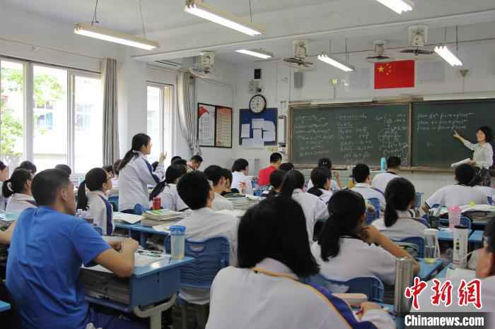  山东发布开学安排：推行小班化教学 “单流向”活动