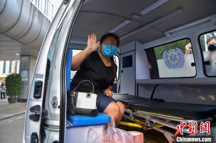 海南省最后一例新冠肺炎确诊病例在海南省人民医院治愈出院。 骆云飞 摄 海南省实现新冠肺炎确诊病例“清零”